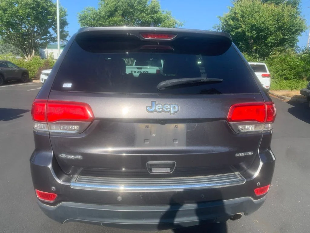 Used 2017 Billet Silver Metallic Clearcoat Jeep Limited image 3