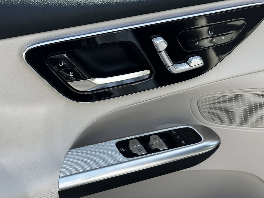New 2026 Polar White Mercedes-Benz GLC 300 image 12