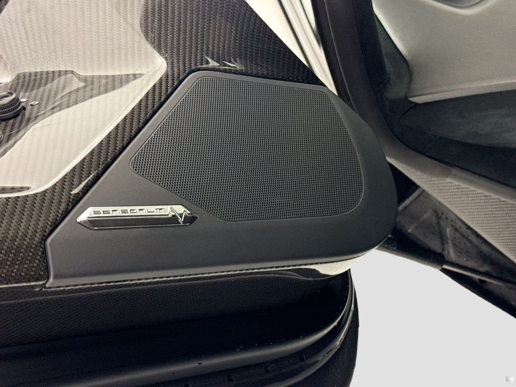 Used 2017  Lamborghini  image 19