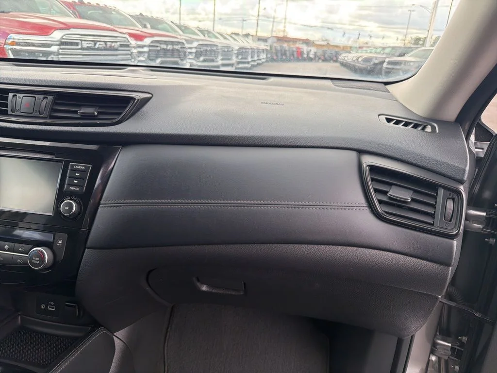 Used 2018 Gray Nissan SL image 21