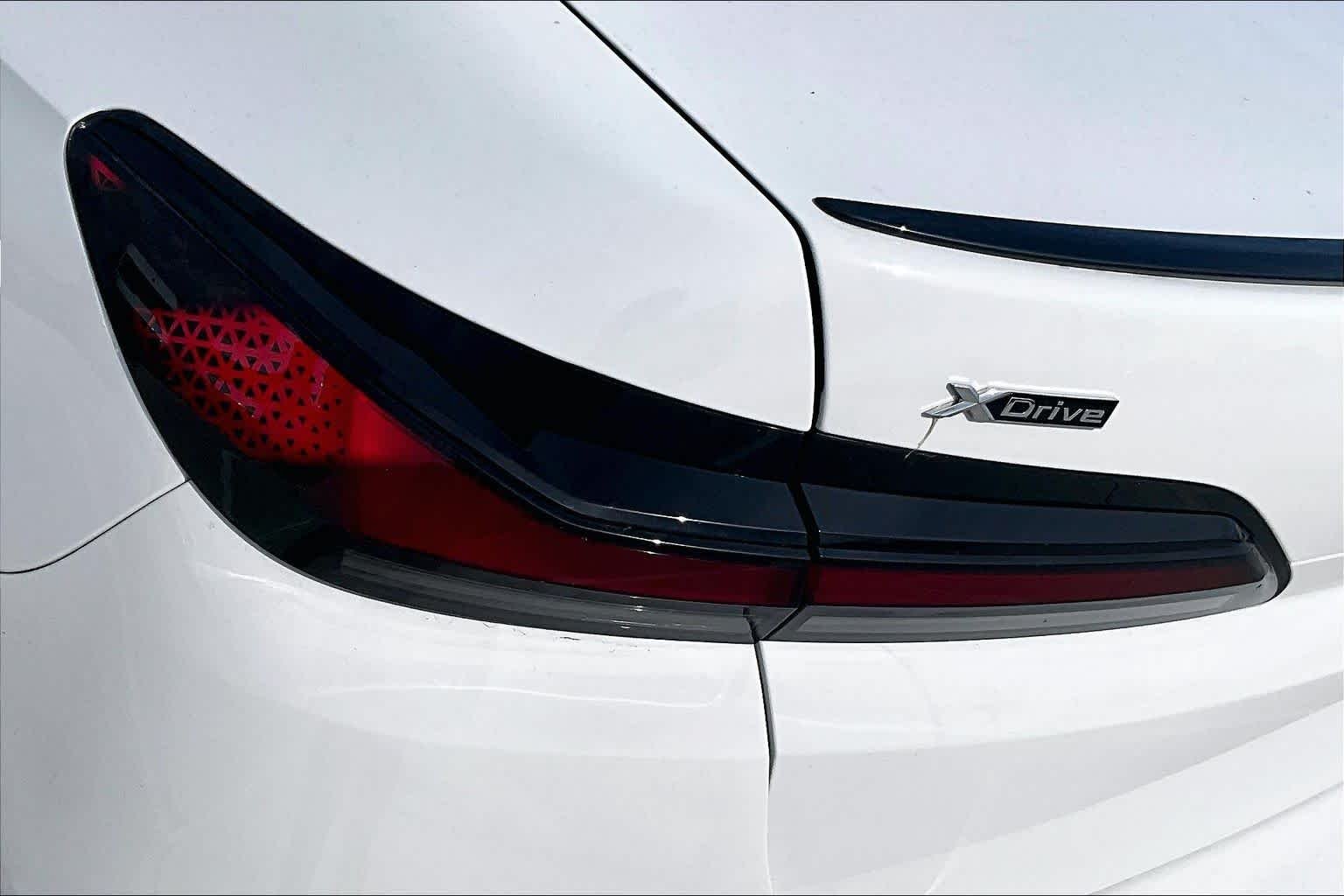 Used 2026 Alpine White BMW 750e xDrive image 28
