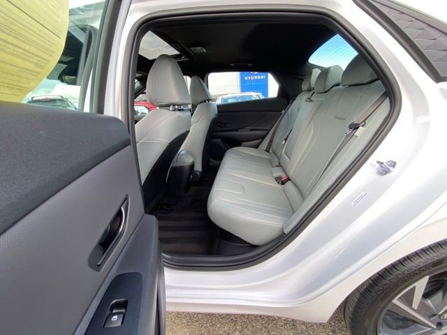 2025 Hyundai Elantra Limited - Photo 13