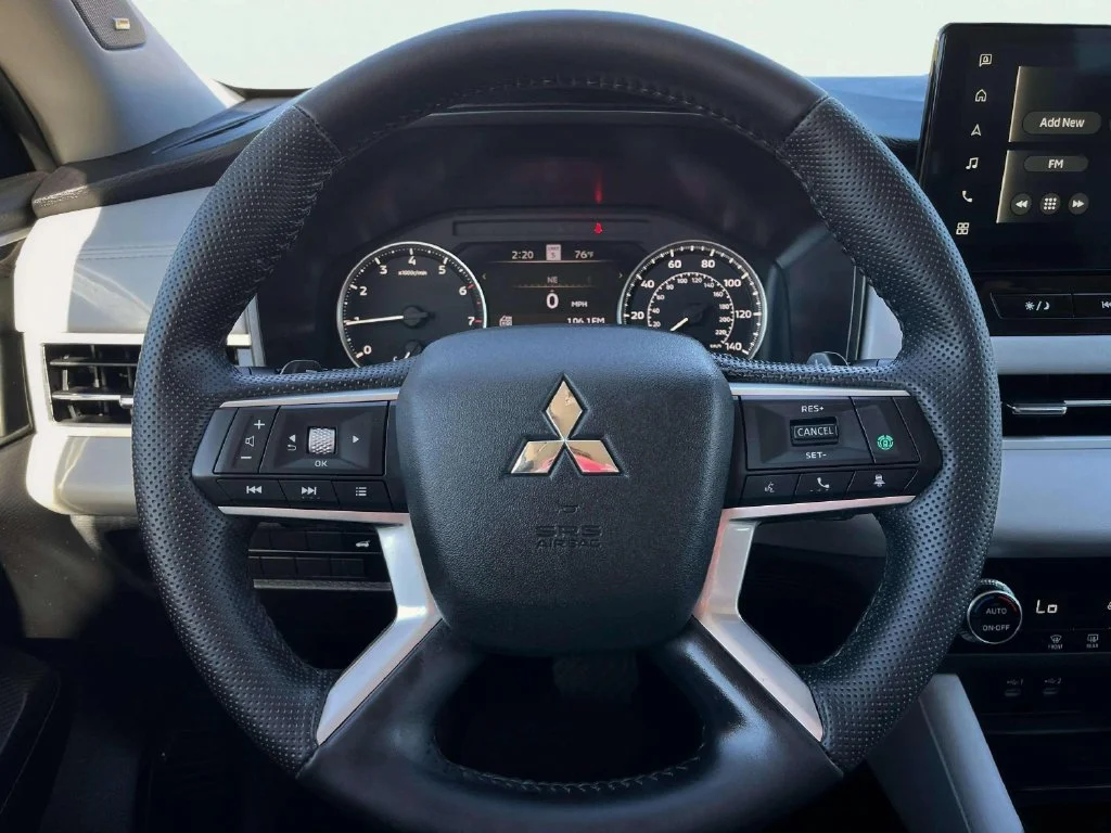 Used 2025 Cosmic Blue Metallic Mitsubishi  image 18