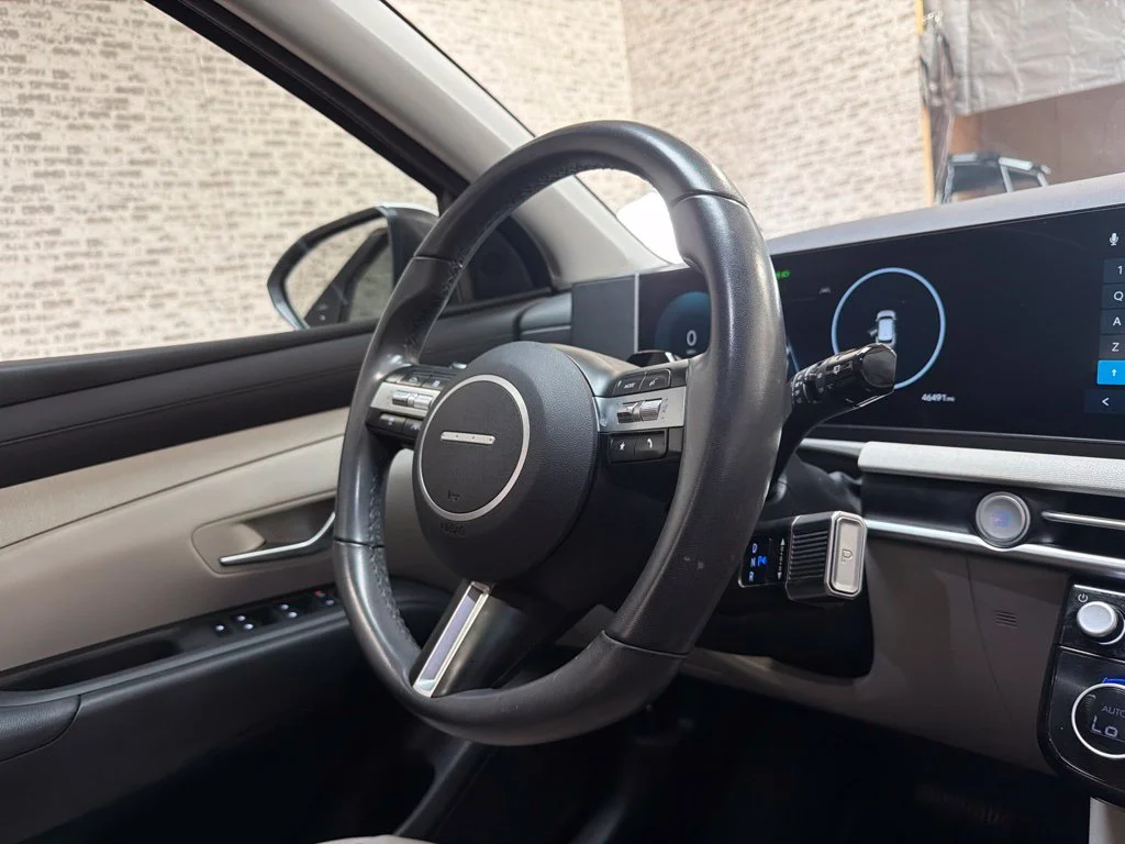 Used 2025 Creamy White Pearl Hyundai SEL Convenience image 19