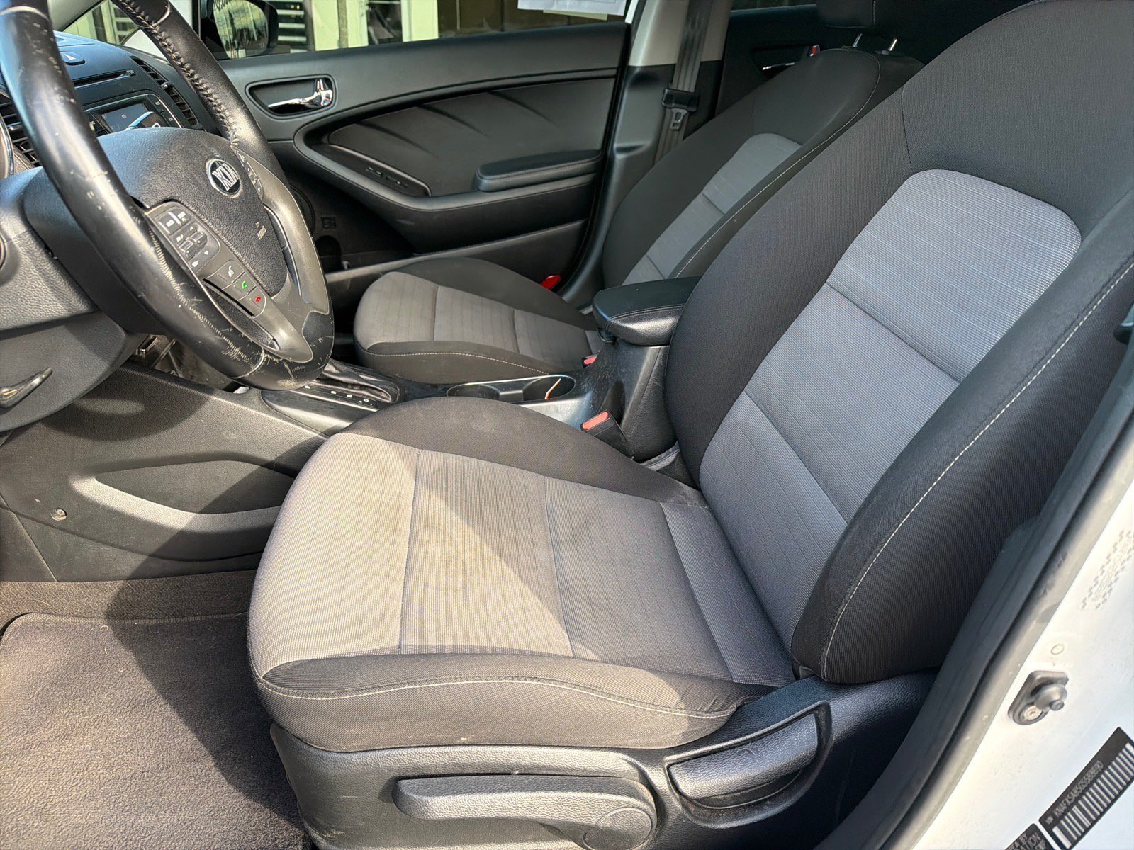 Used 2016 Snow White Pearl Kia EX image 6