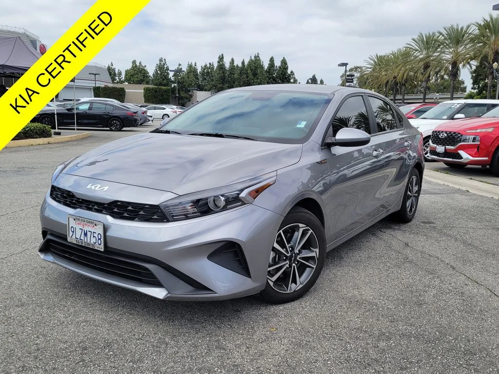 2024 Kia Forte LXS AT's photo