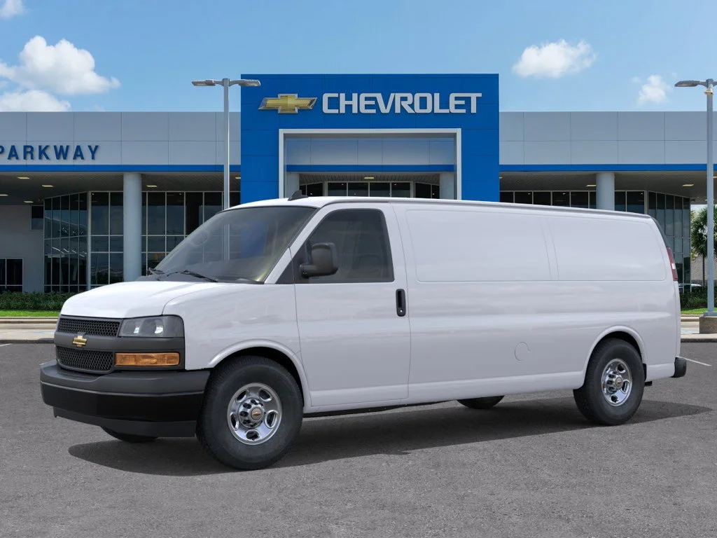 New 2025 Summit White Chevrolet WT image 2