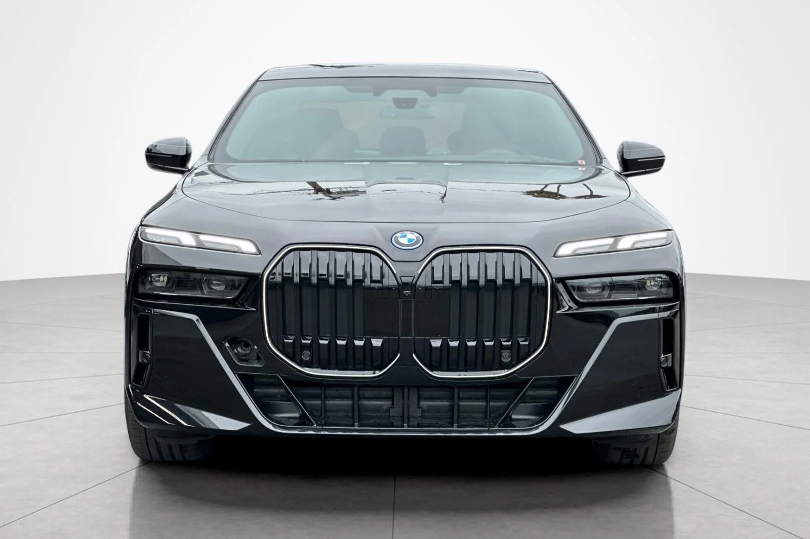 New 2026 Black Sapphire Metallic BMW 750e xDrive image 8