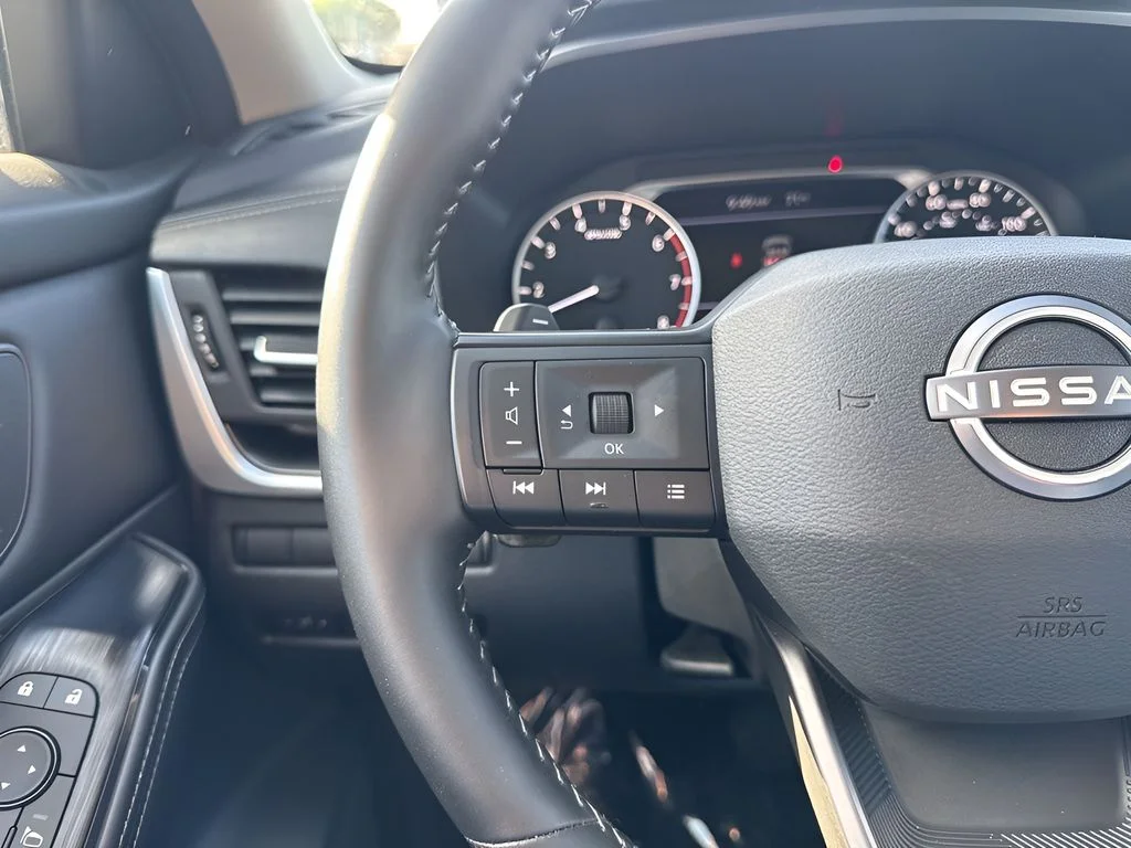 Used 2025 Silver Nissan SV image 14