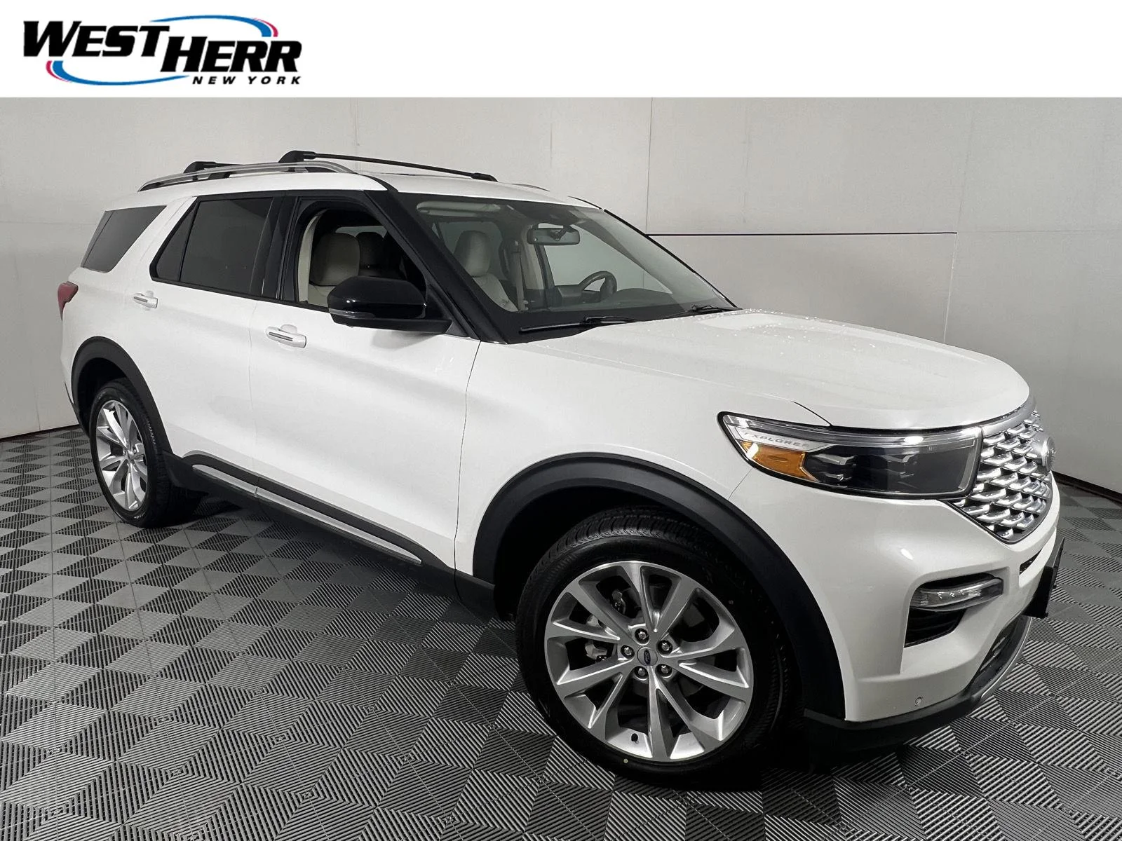 Used 2022 Star White Metallic Tri-Coat Ford Platinum image 1