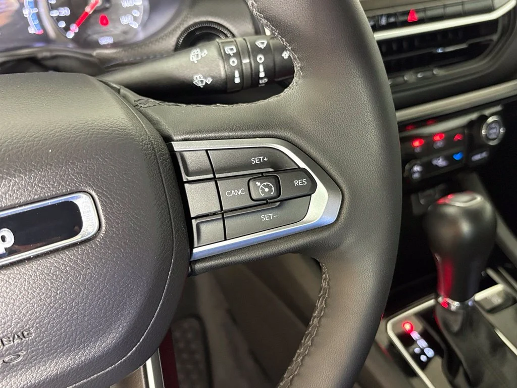 Used 2025 Silver Jeep Latitude image 21