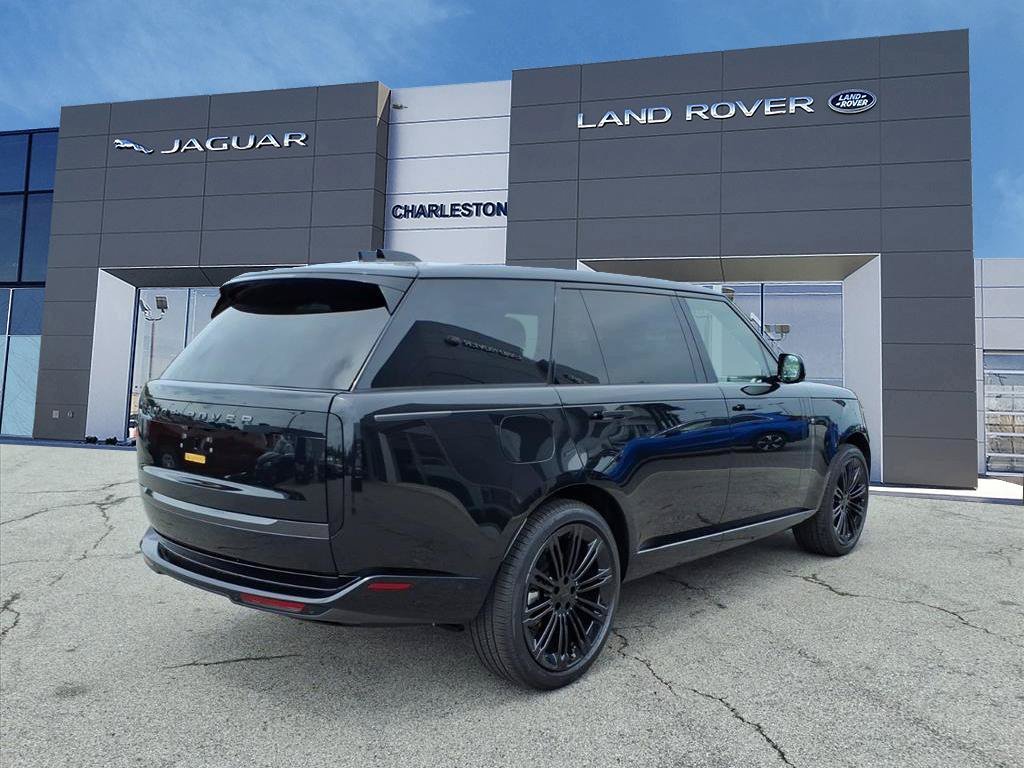 New 2026 Santorini Black Land Rover SE image 5