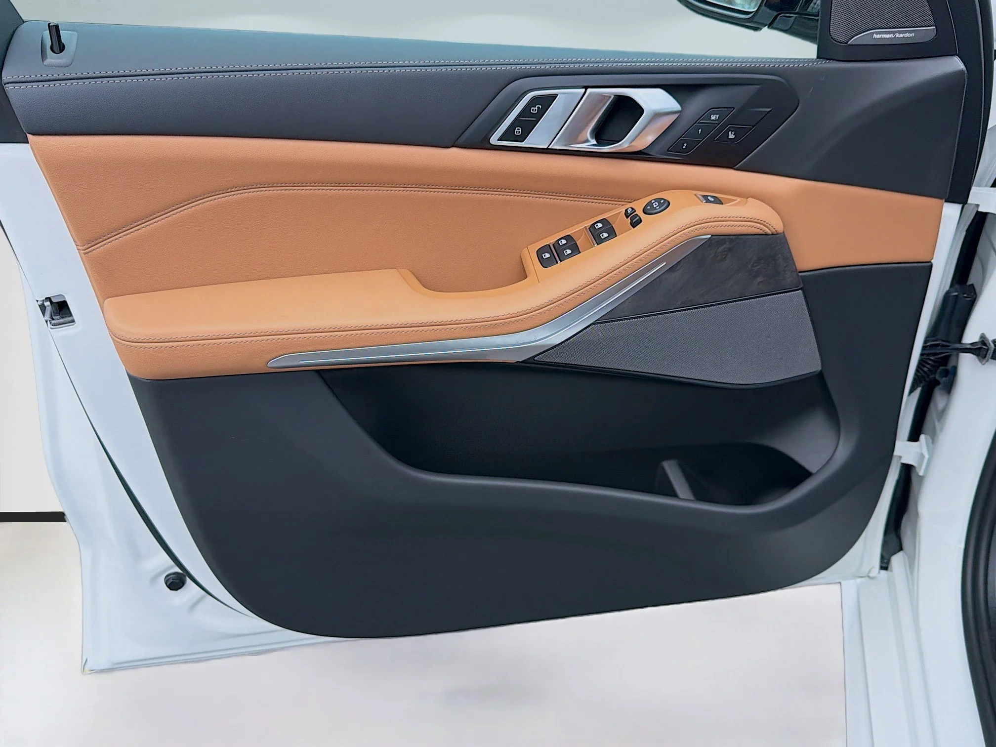 New 2026 Alpine White BMW sDrive40i image 21
