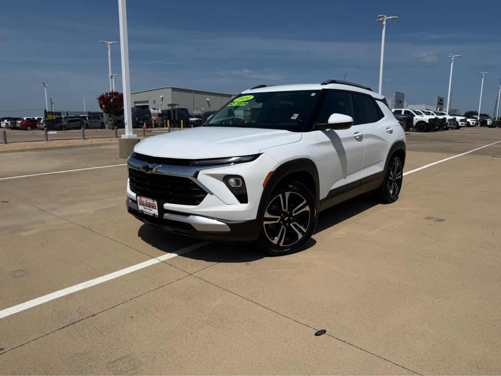 Used 2024 Summit White Chevrolet LT image 2