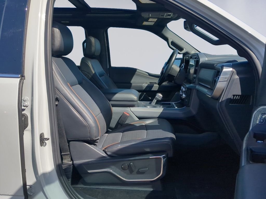Used 2024  Ford Lariat image 19