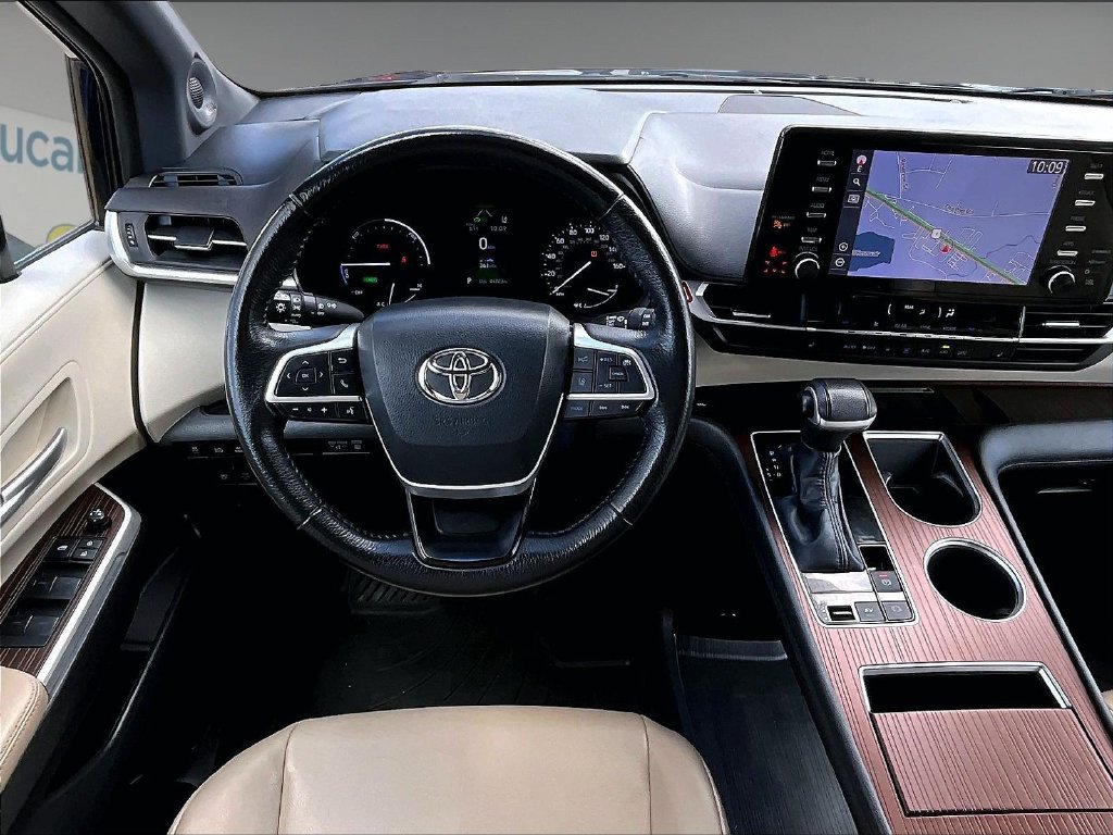 Used 2022  Toyota XLE image 18