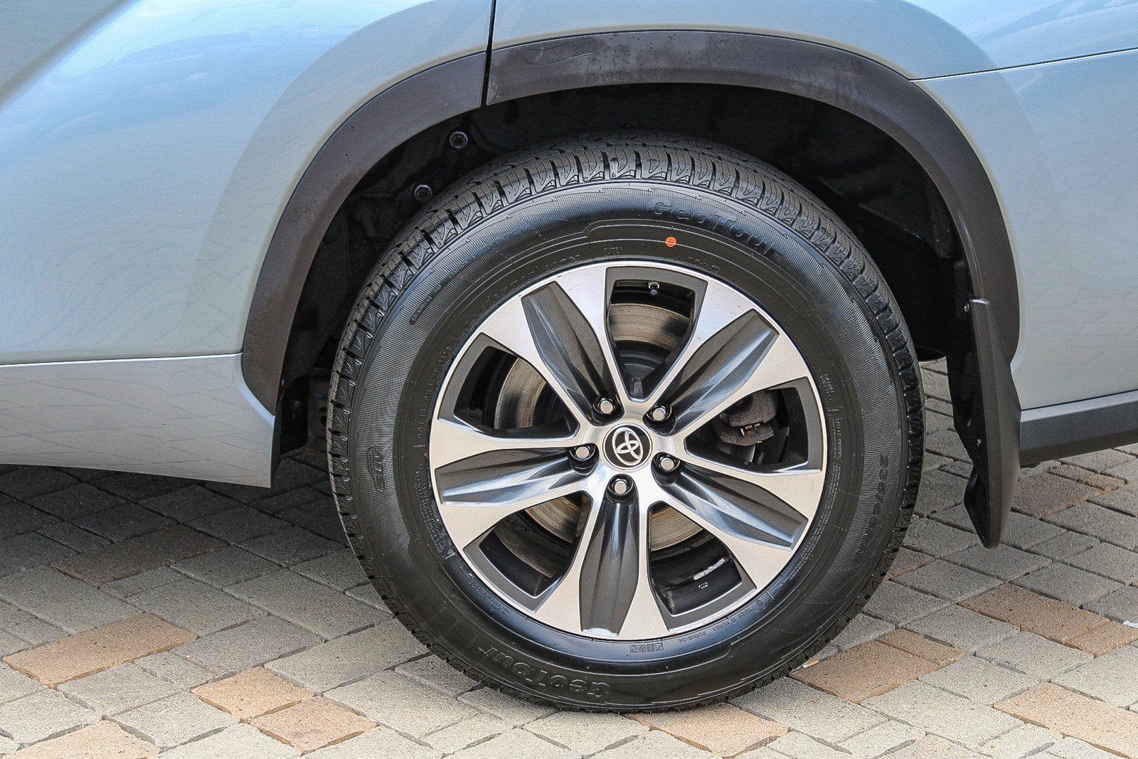 Certified Used 2021 Moon Dust Toyota Hybrid XLE image 11