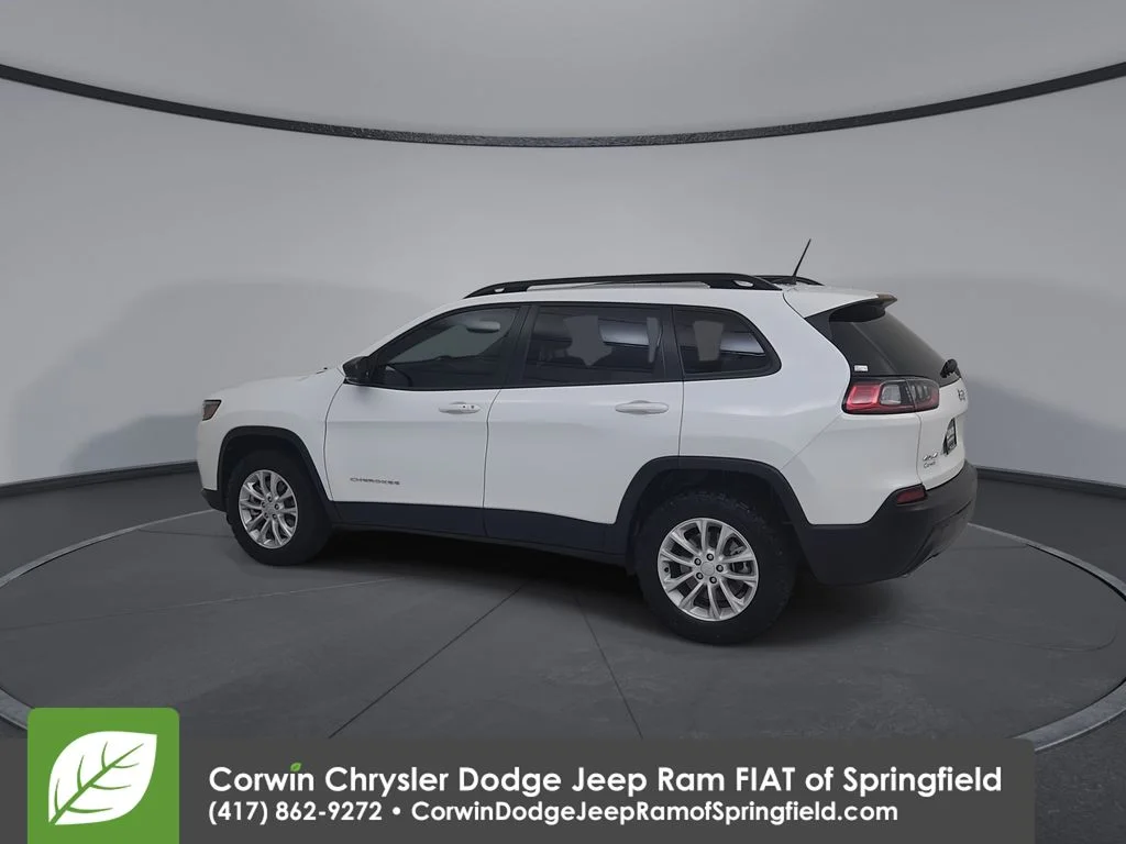 Certified Used 2022 White Jeep Latitude Lux image 10