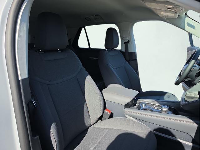 New 2026 Space White Metallic Ford Active image 38