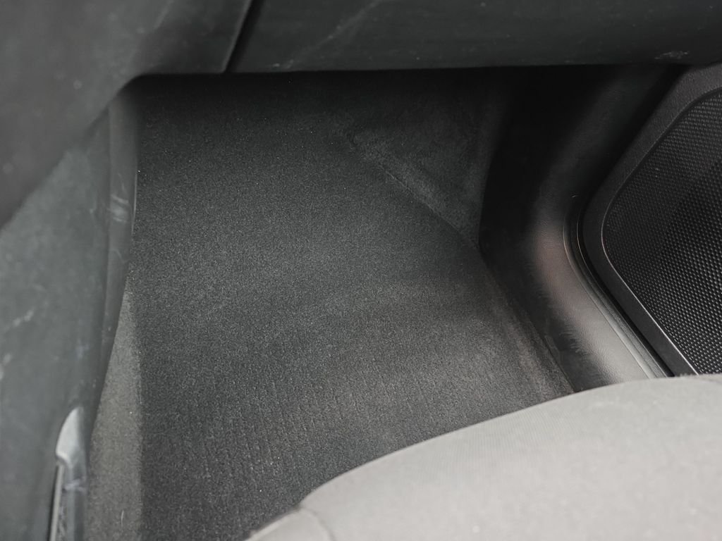 Used 2019 Billet Silver Metallic Jeep Latitude image 17