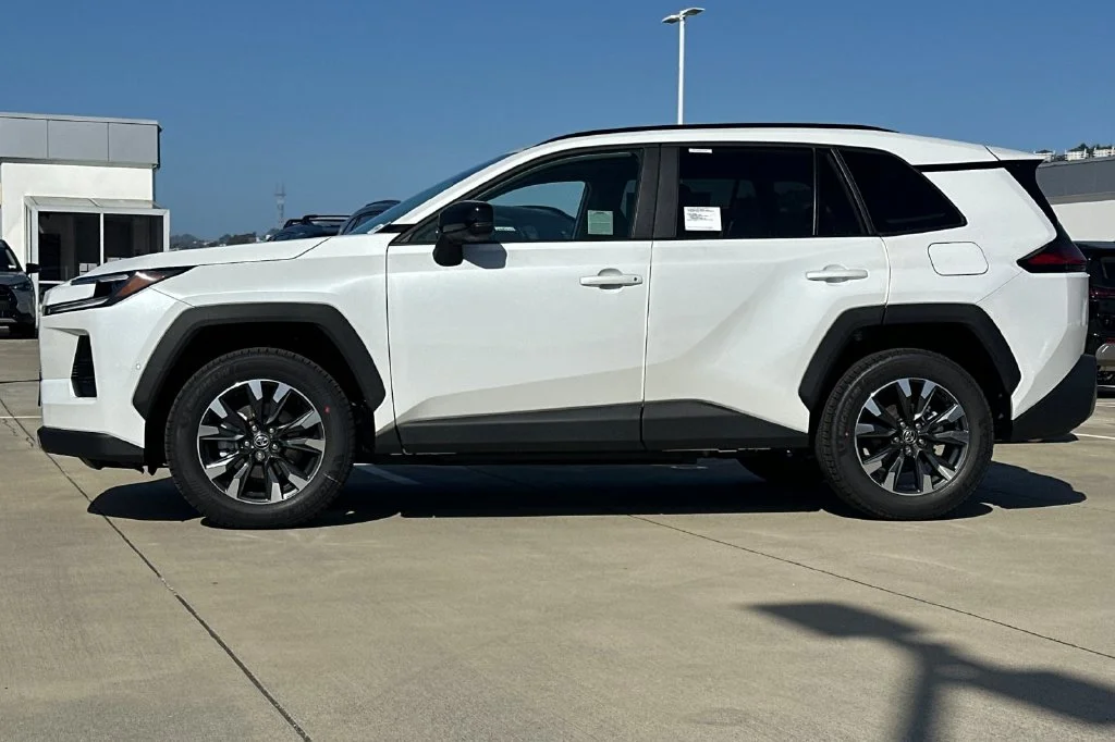 New 2026 Wind Chill Pearl <sup>1</sup> Toyota  Limited image 7