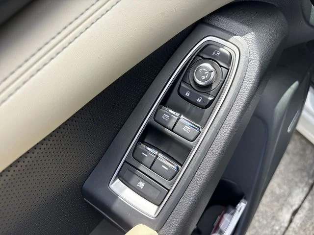 New 2026 CRYSTAL WHITE PEARL Subaru Limited 7-Passenger image 13