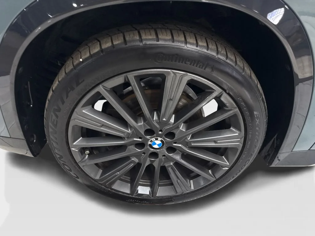 Used 2023 Green BMW xDrive28i image 87
