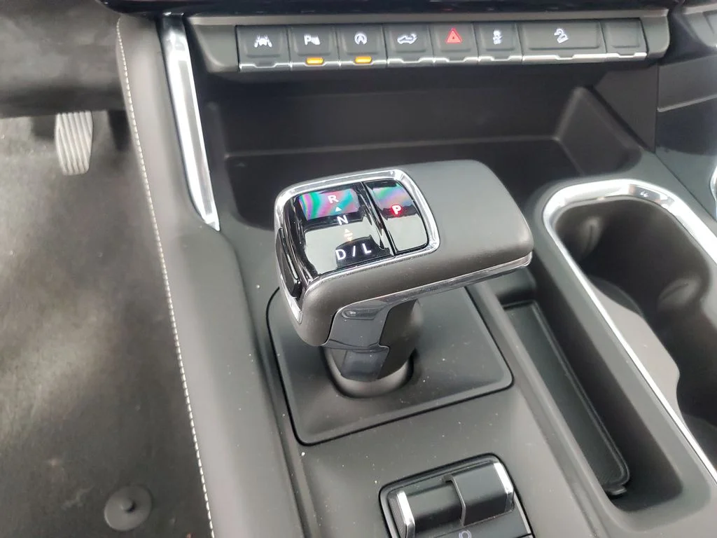 Used 2025 White GMC Denali Ultimate image 18