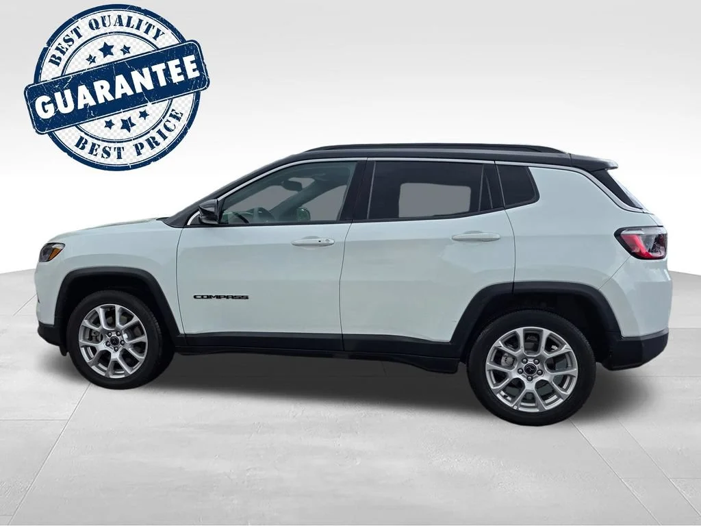 Used 2025 White Jeep Limited 4x4 image 4