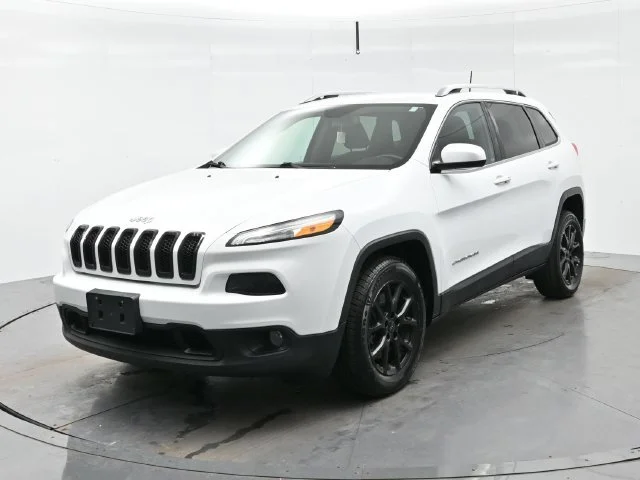 Used 2018 Bright White Clearcoat Jeep Latitude Plus image 3