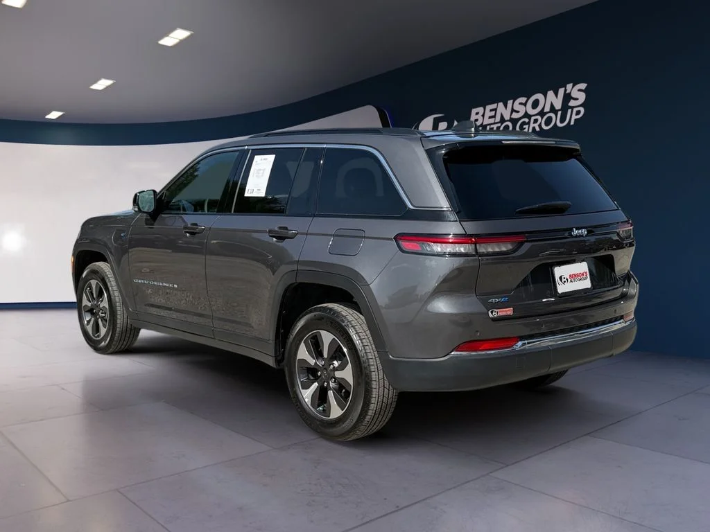 Used 2025 Gray Jeep 4xe image 3