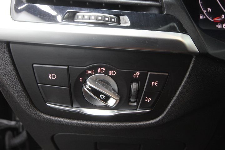 Used 2020 Black BMW xDrive30i image 13