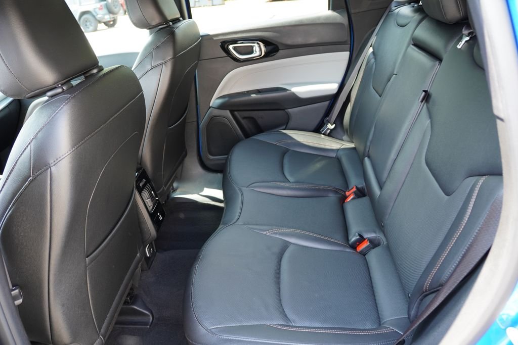Certified Used 2024 Hydro Blue Pearlcoat Jeep Limited image 17