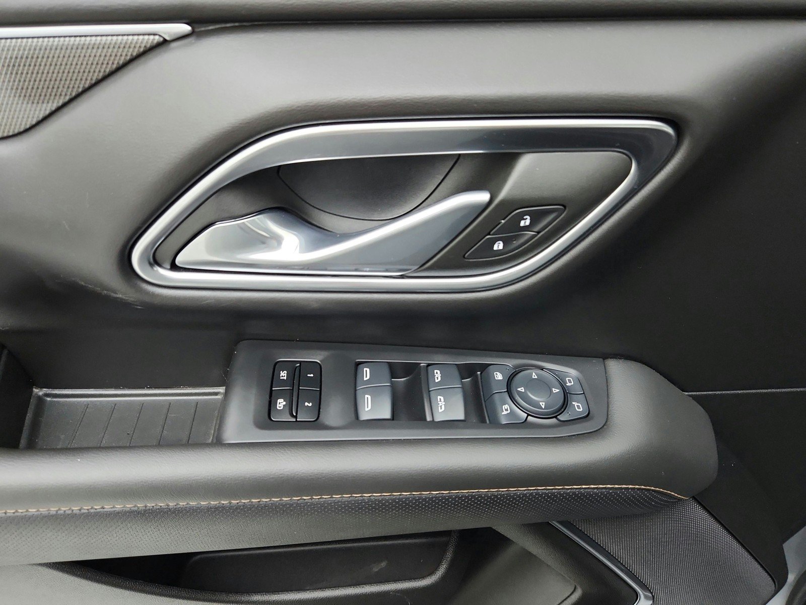 Used 2024 Sterling Metallic GMC AT4 image 19