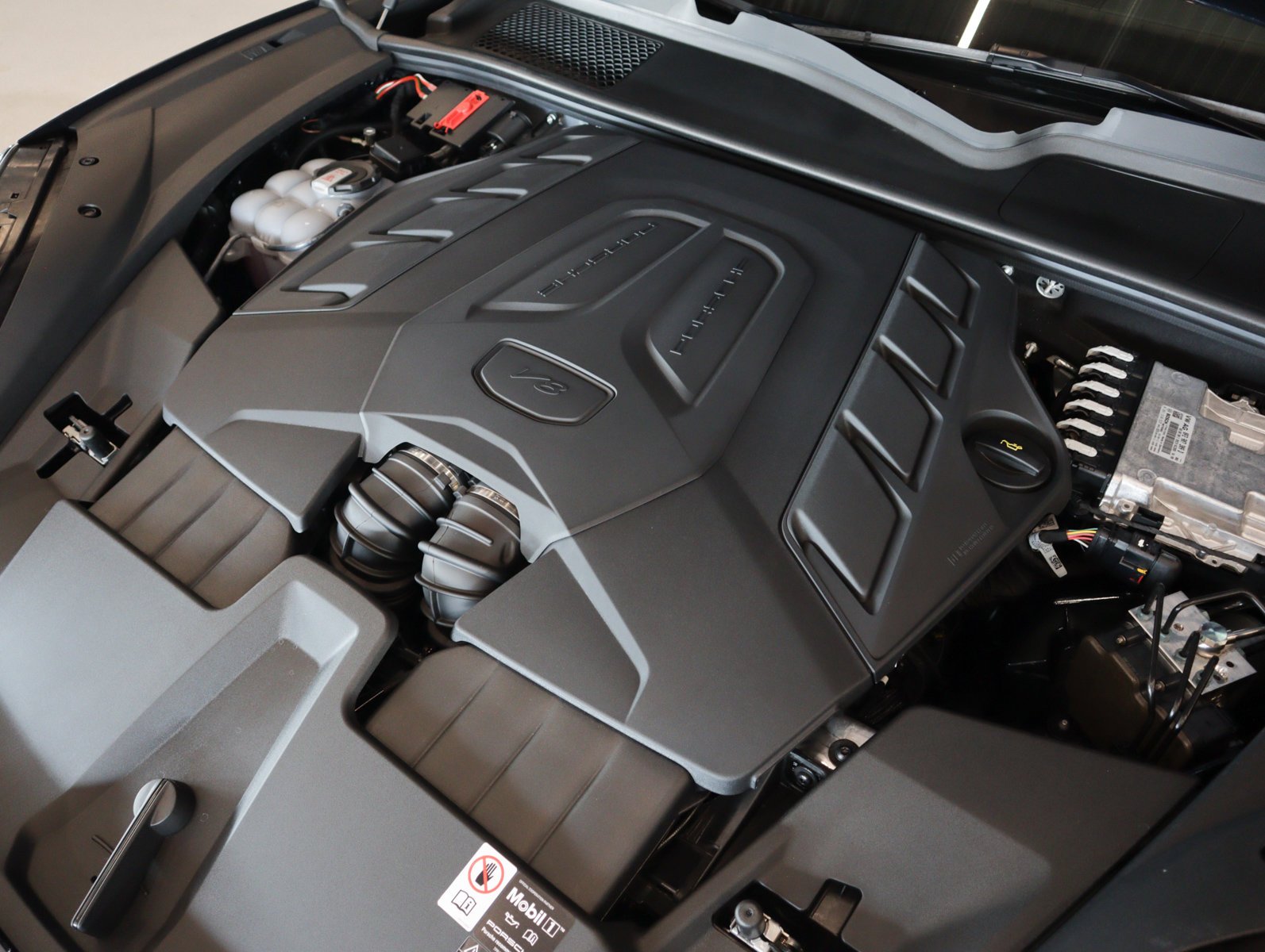 2025 Porsche Cayenne S - Photo 28