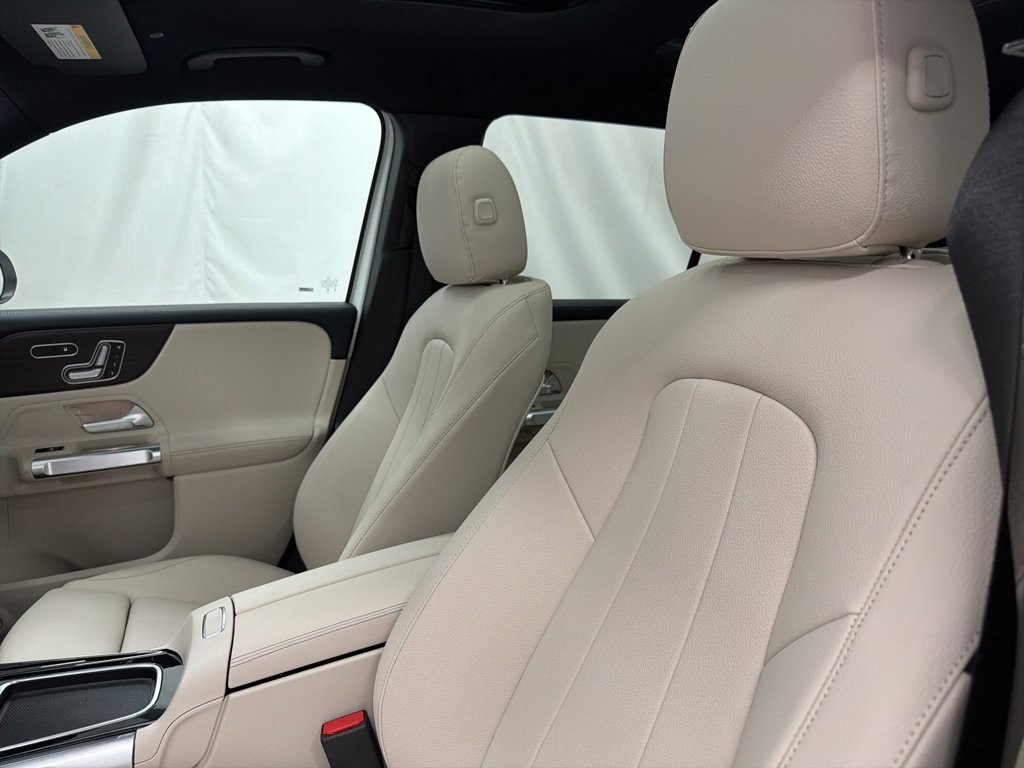 Used 2026 White Mercedes-Benz GLB 250 image 13