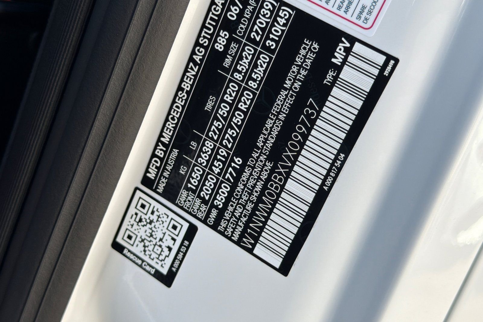 New 2027 MANUFAKTUR Moonlight White Metallic Mercedes-Benz G 580e image 37