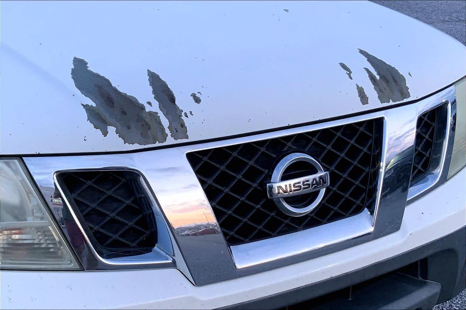 Used 2015 Glacier White Nissan S image 28