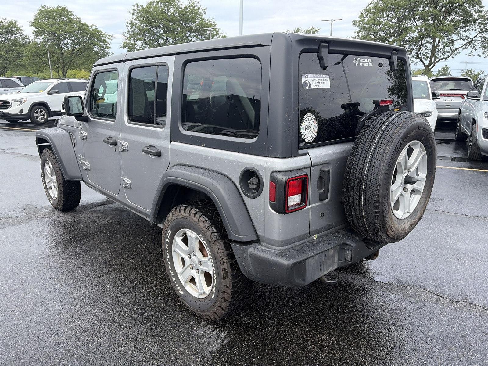 Used 2018 Billet Silver Metallic Clearcoat Jeep Sport S image 5