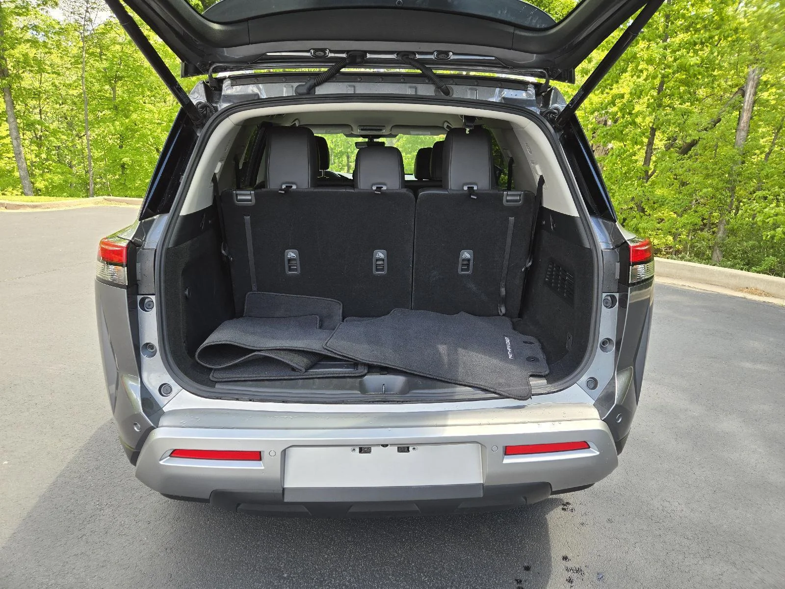 Used 2025 Gun Metallic Nissan SL image 9