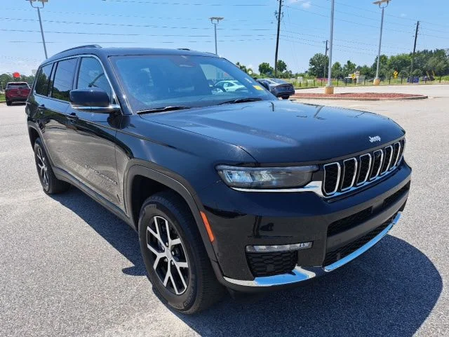 Used 2024 Black Jeep Limited image 1