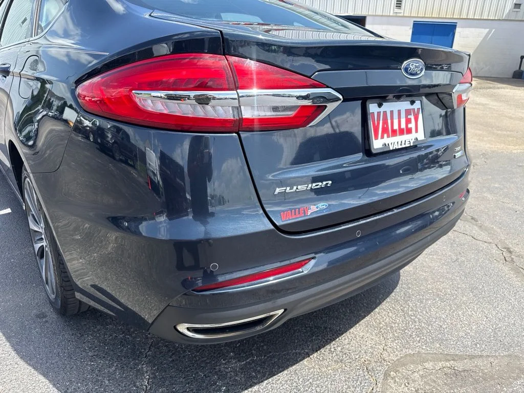 Used 2020 Blue Ford SE image 16