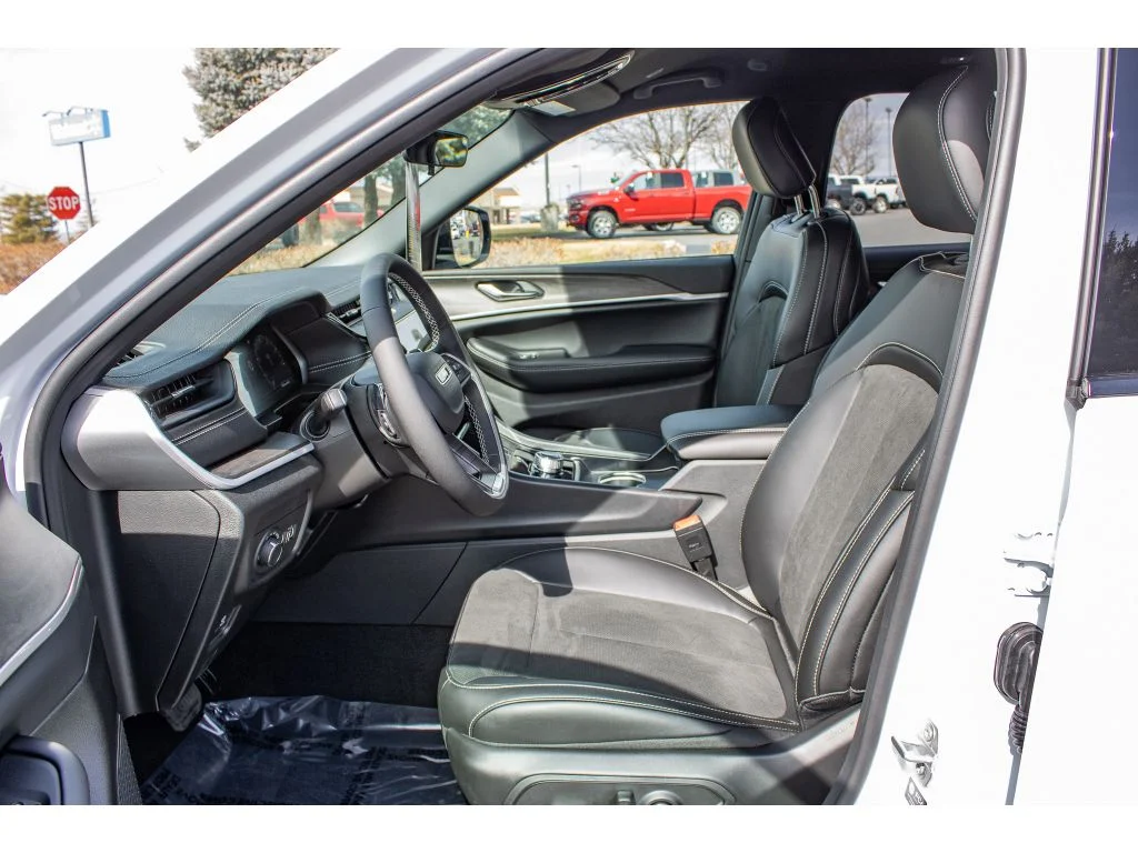 New 2026 Bright White Clearcoat Jeep Laredo Altitude image 14