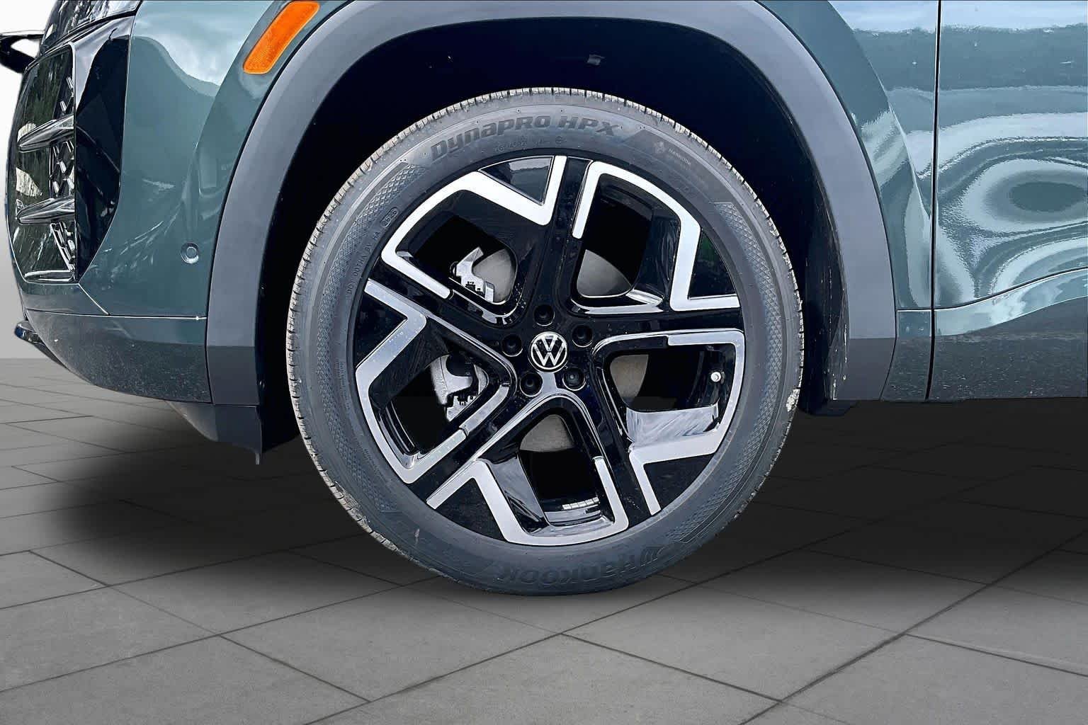 New 2027 Sacramento Gree Volkswagen SEL Premium R-Line image 11
