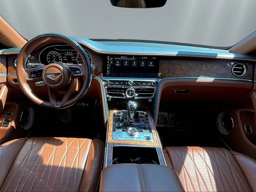 Used 2022 Viridian by Mulliner Bentley V8 image 7