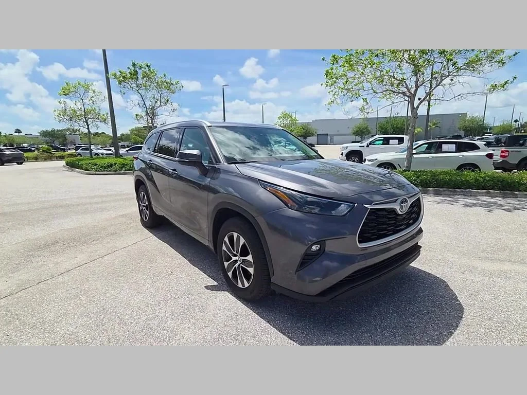 Used 2022 Magnetic Gray Metallic Toyota Hybrid XLE image 34
