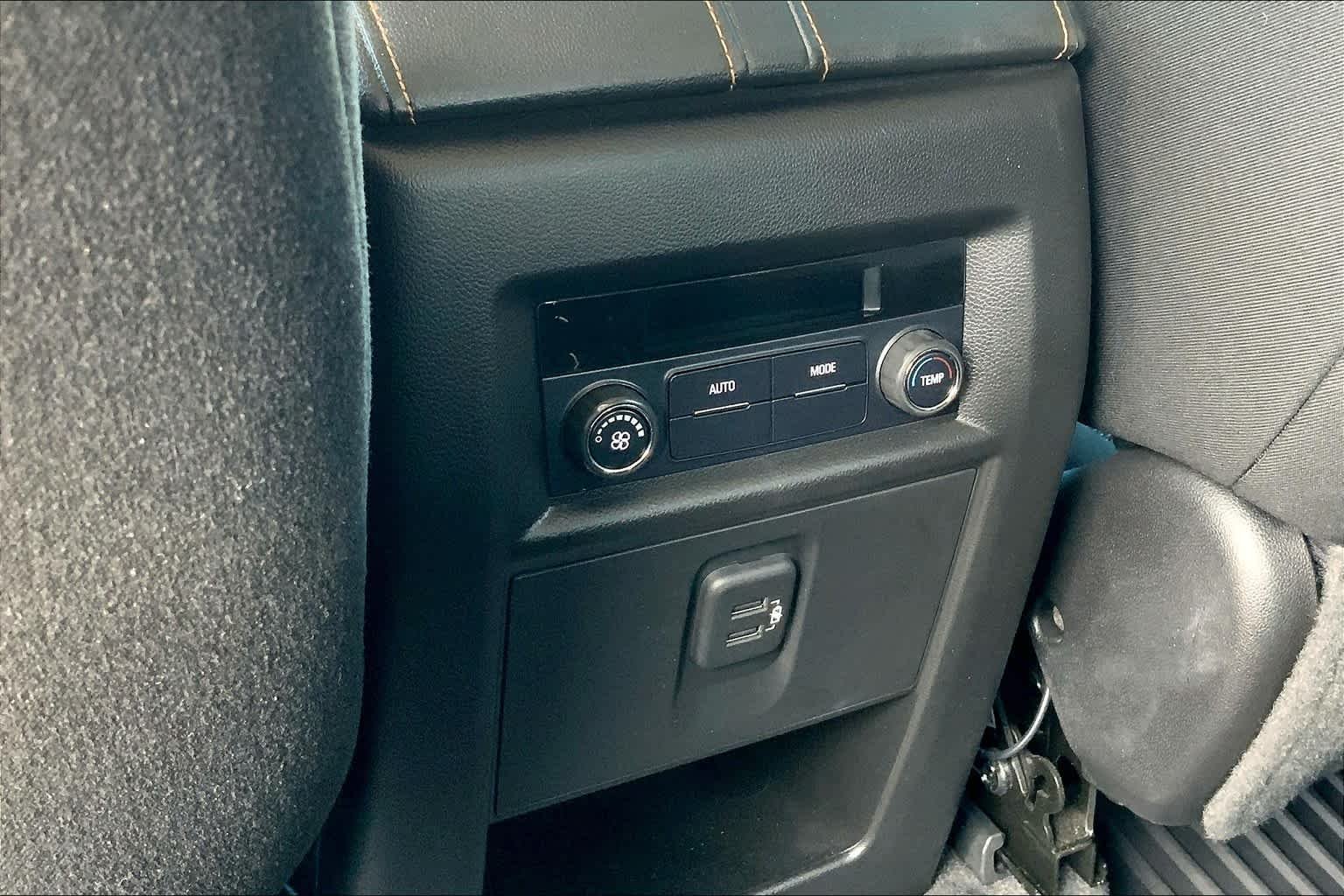 Used 2019 MOSAIC BLACK METALLIC Chevrolet LT Cloth image 34