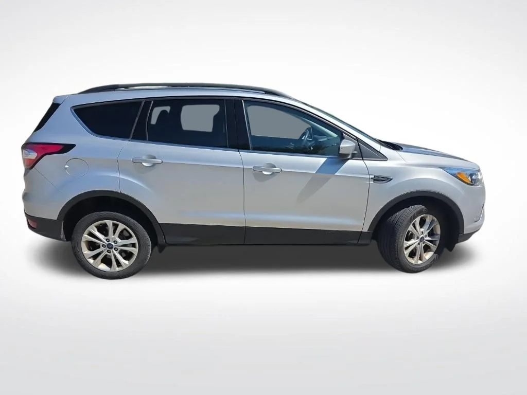 Used 2018 Ingot Silver Ford SE image 4