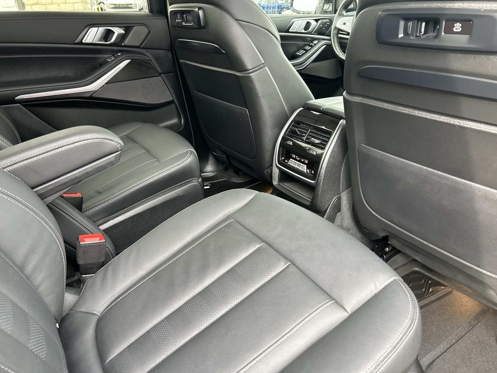 Used 2021 Arctic Gray Metallic BMW xDrive40i image 23