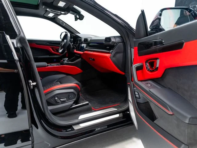 Used 2025 Black Lamborghini SE image 104